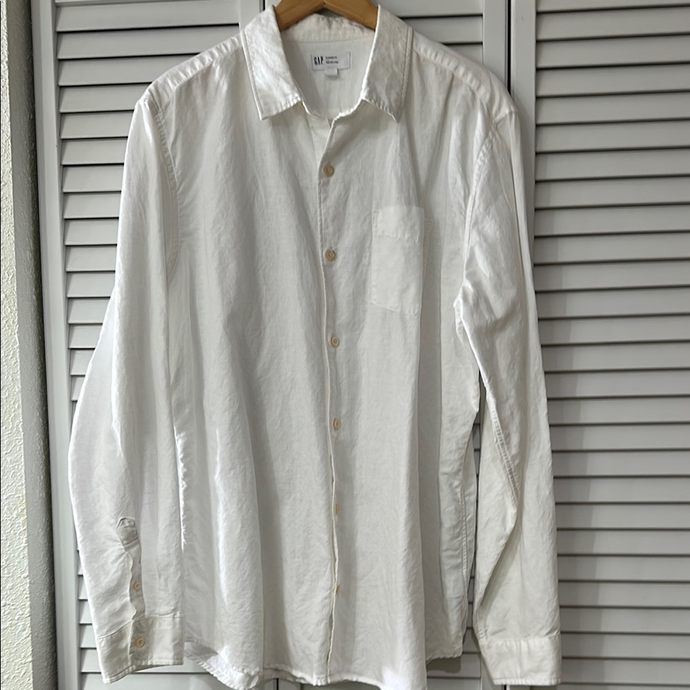 GAP White Casual Button Down Shirt with Crisp Linen Cotton Fabric